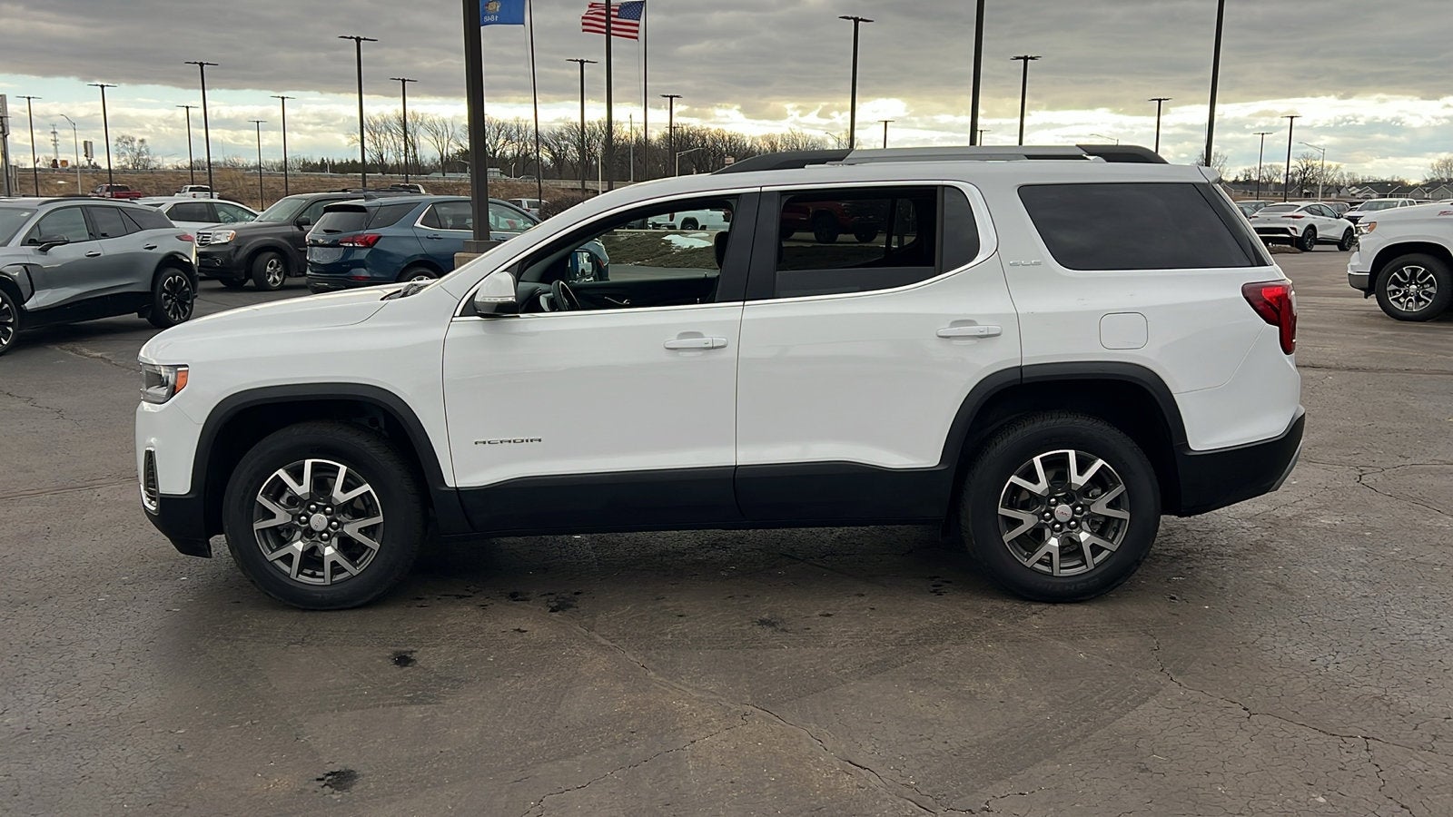 2023 GMC Acadia SLE