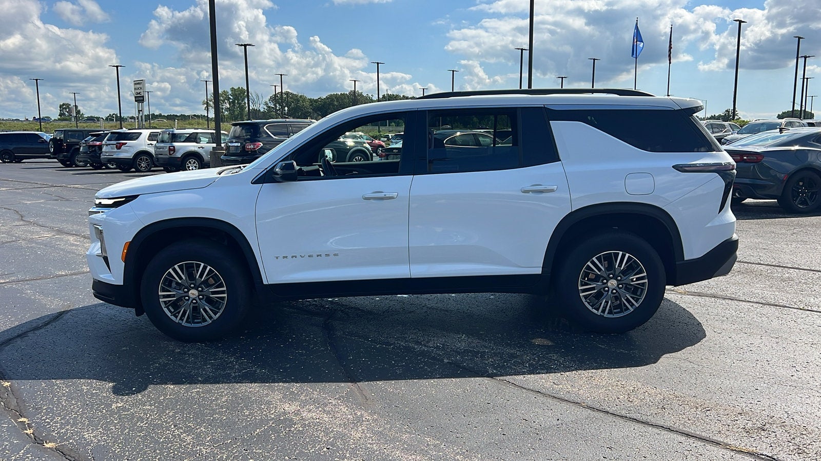 2025 Chevrolet Traverse LT