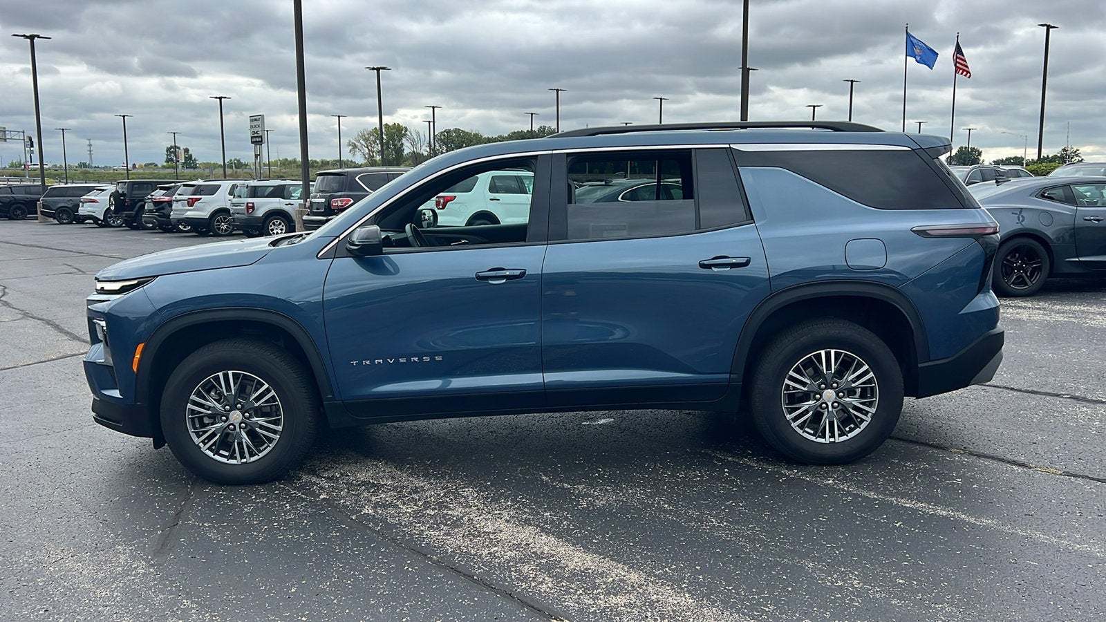 2025 Chevrolet Traverse LT