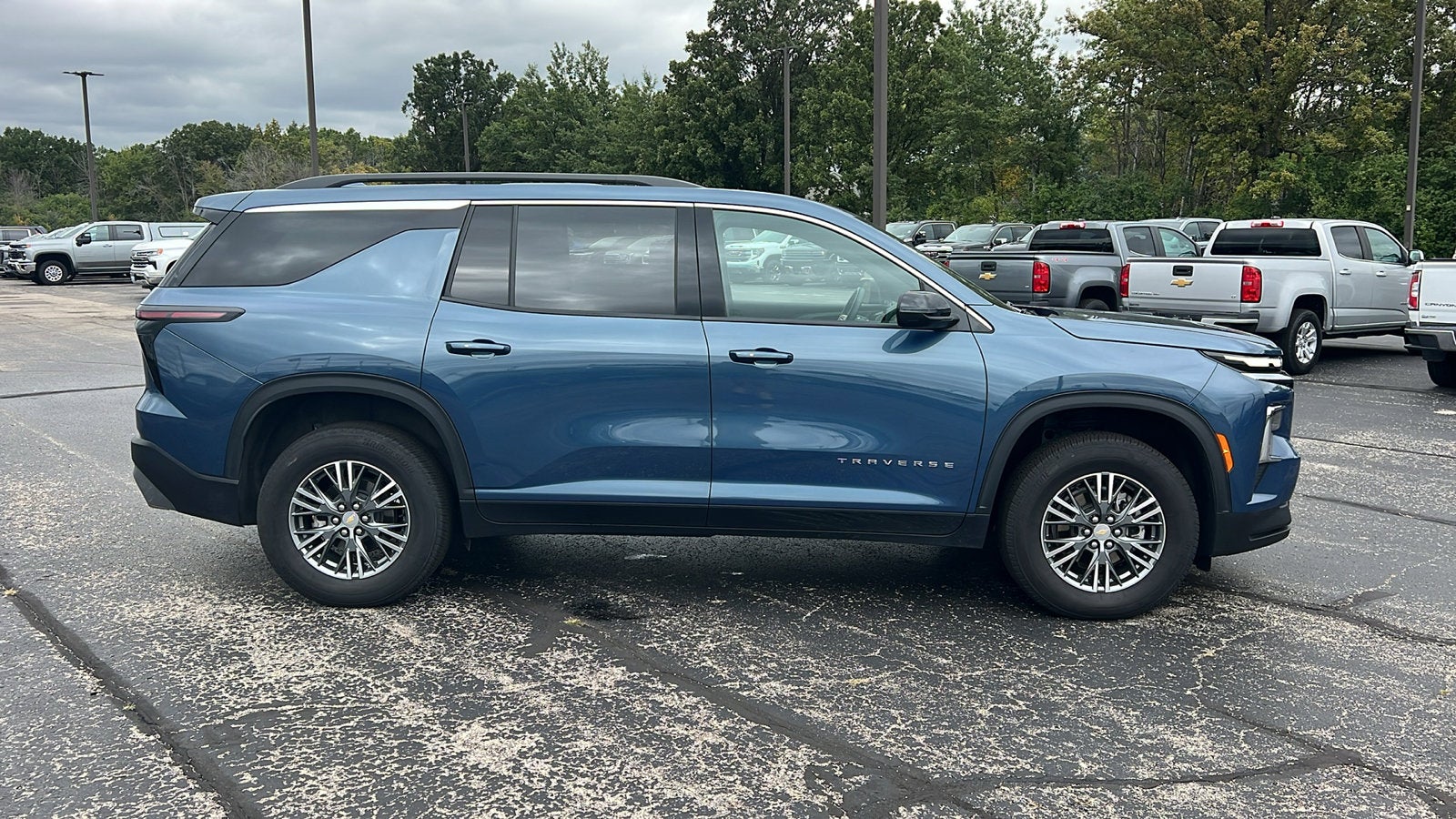 2025 Chevrolet Traverse LT