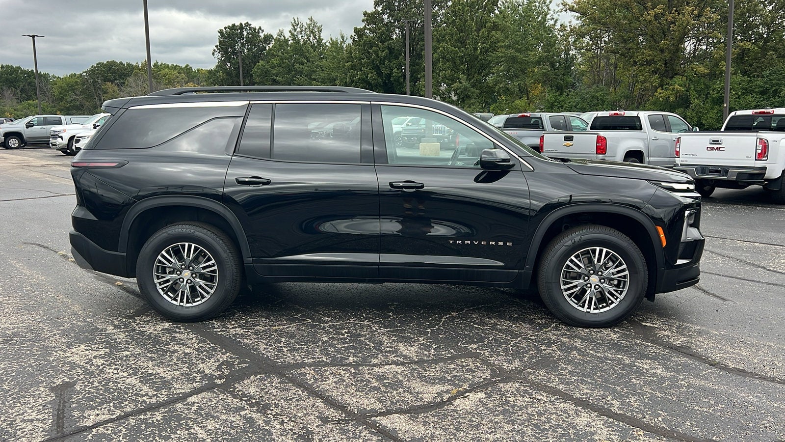 2025 Chevrolet Traverse LT