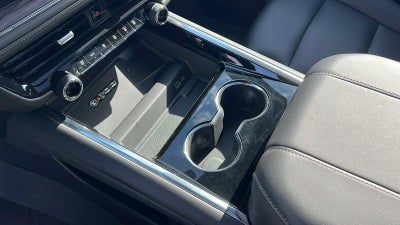 2025 Chevrolet Suburban LT