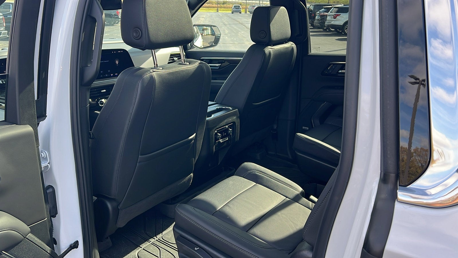 2025 Chevrolet Suburban LT