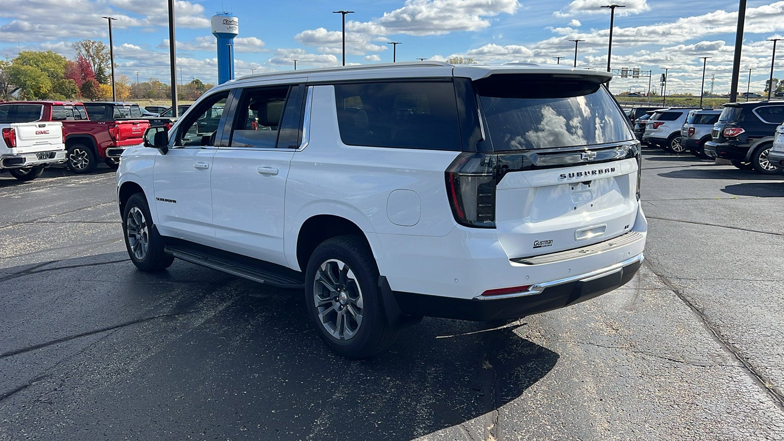 2025 Chevrolet Suburban LT