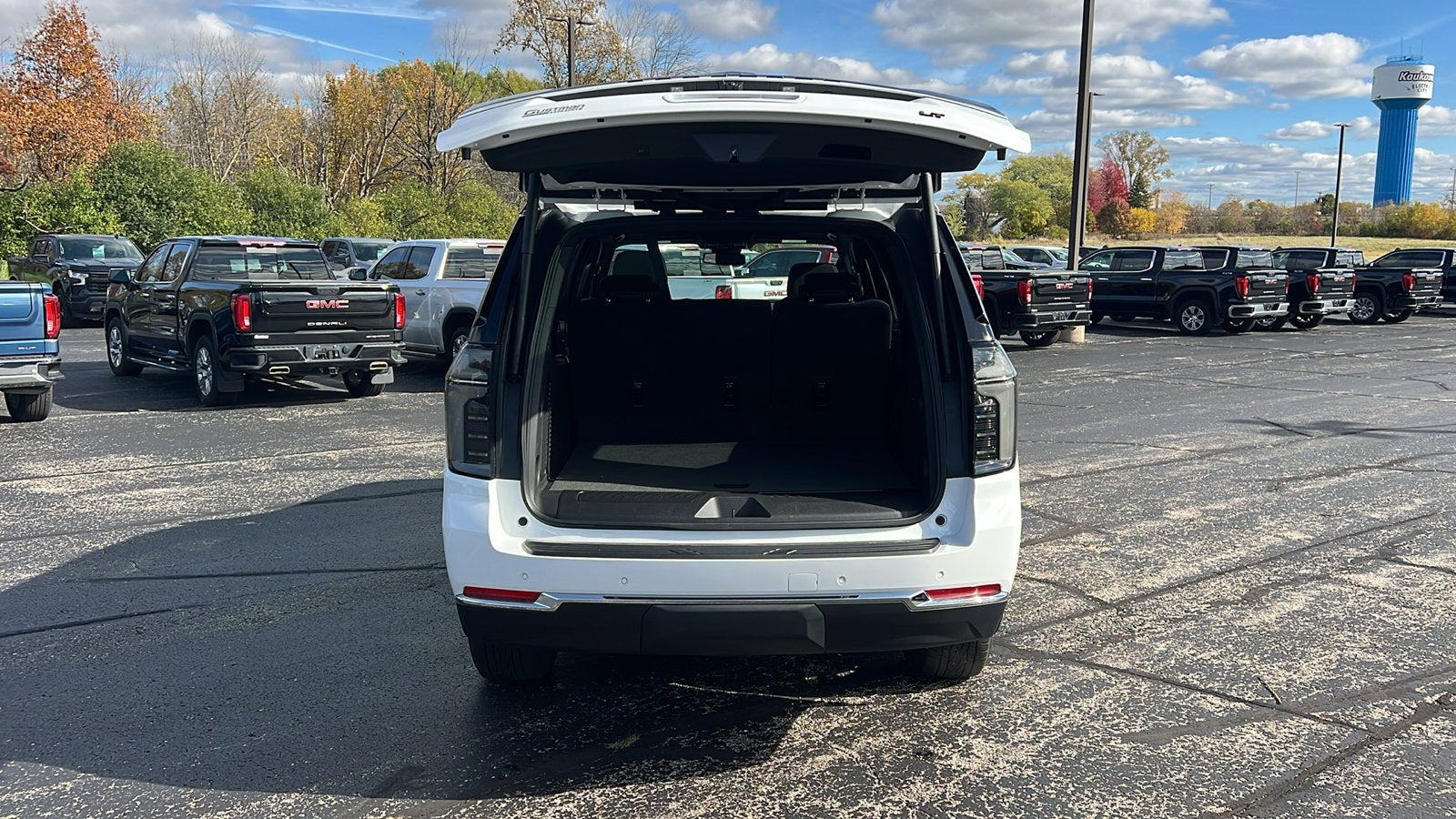 2025 Chevrolet Suburban LT