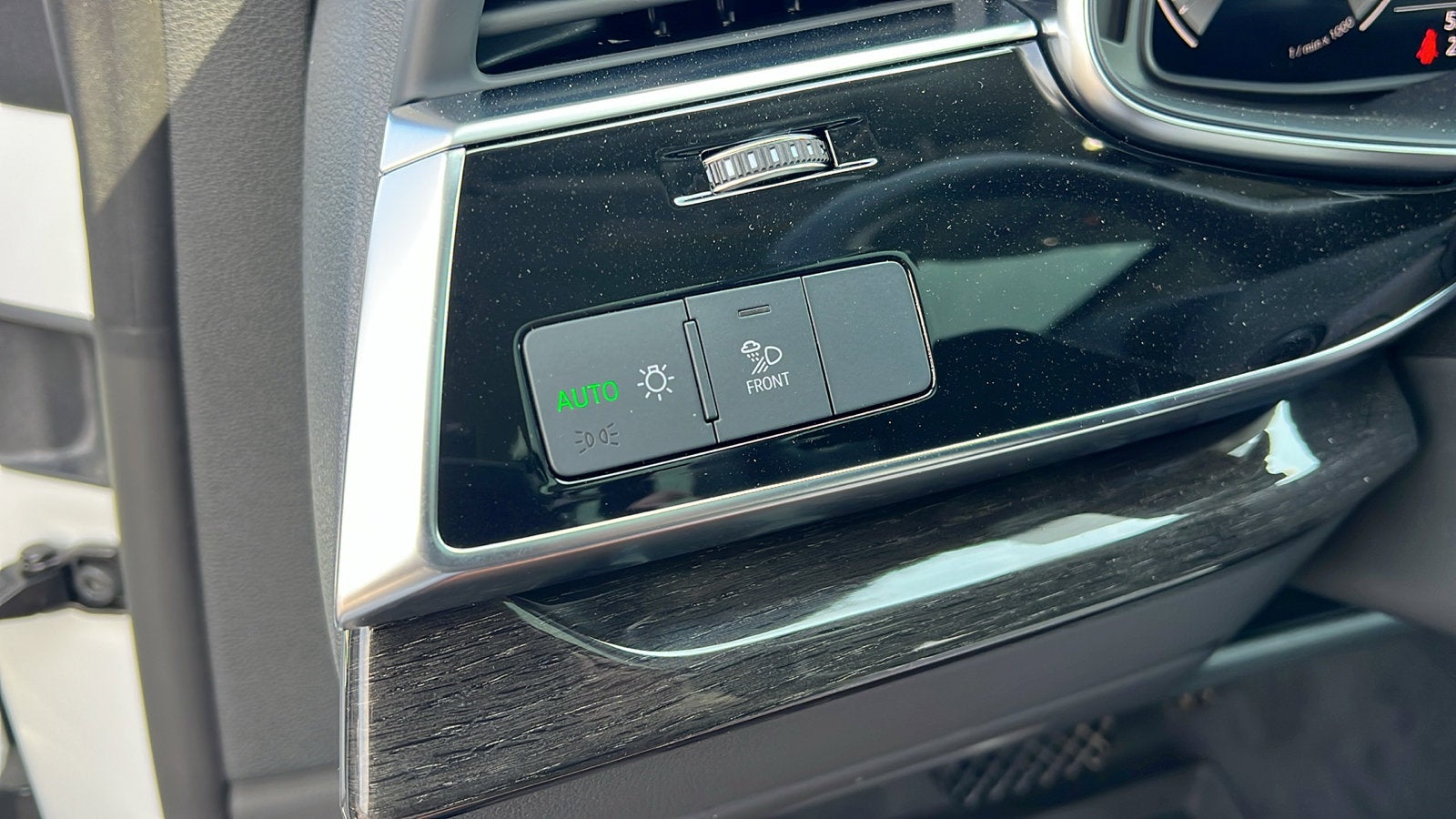 2025 Audi Q8 Premium Plus