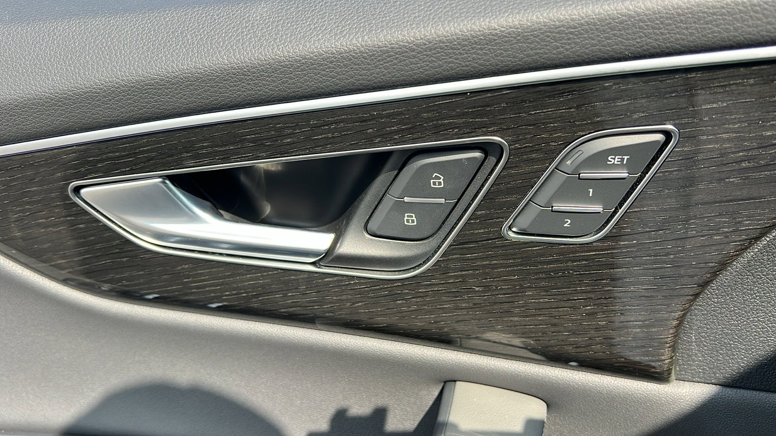 2025 Audi Q8 Premium Plus