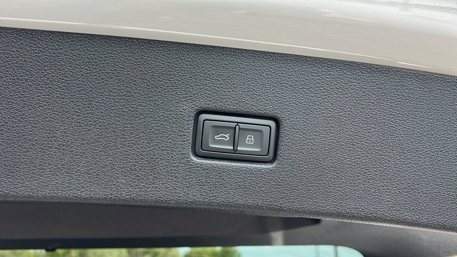 2025 Audi Q8 Premium Plus