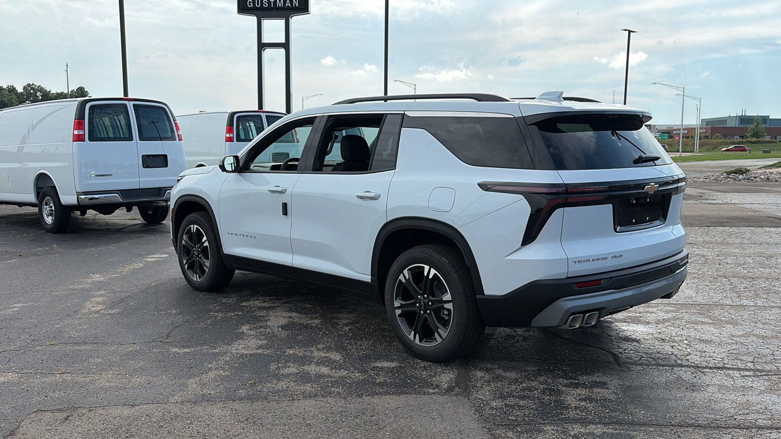 2027 Chevrolet Traverse LT