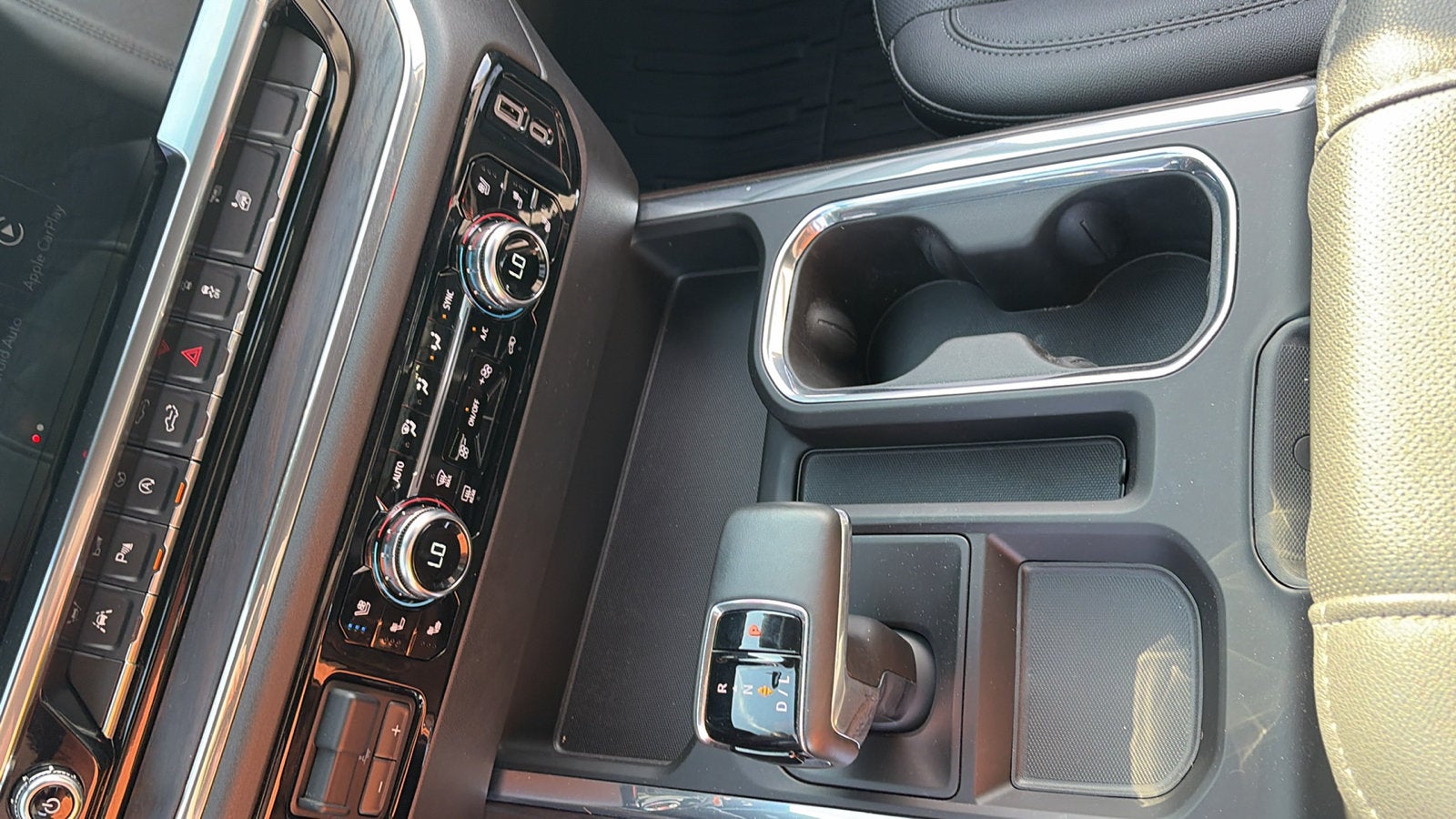 2023 GMC Sierra 1500 SLT - Photo 19