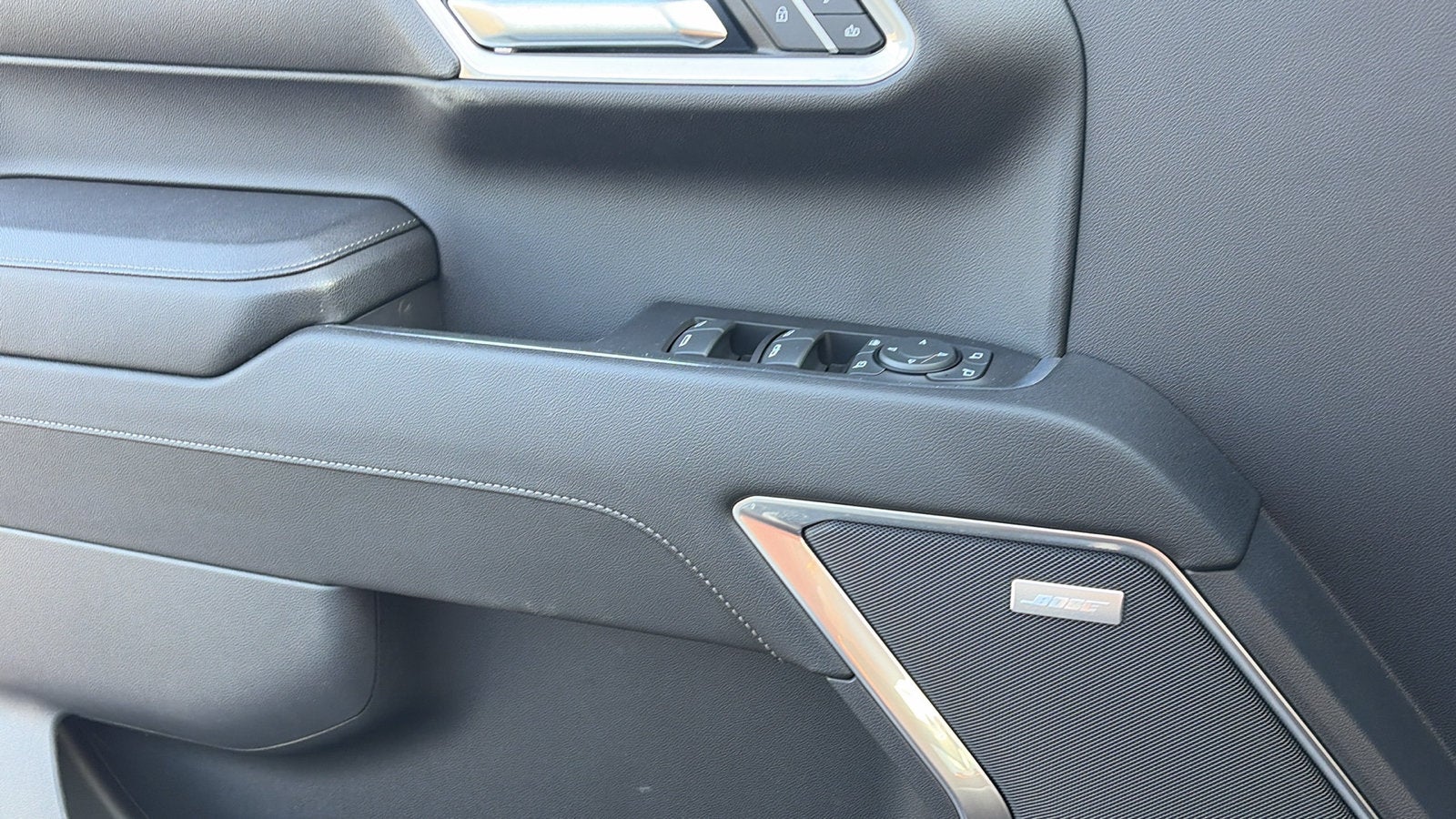 2023 GMC Sierra 1500 SLT - Photo 23